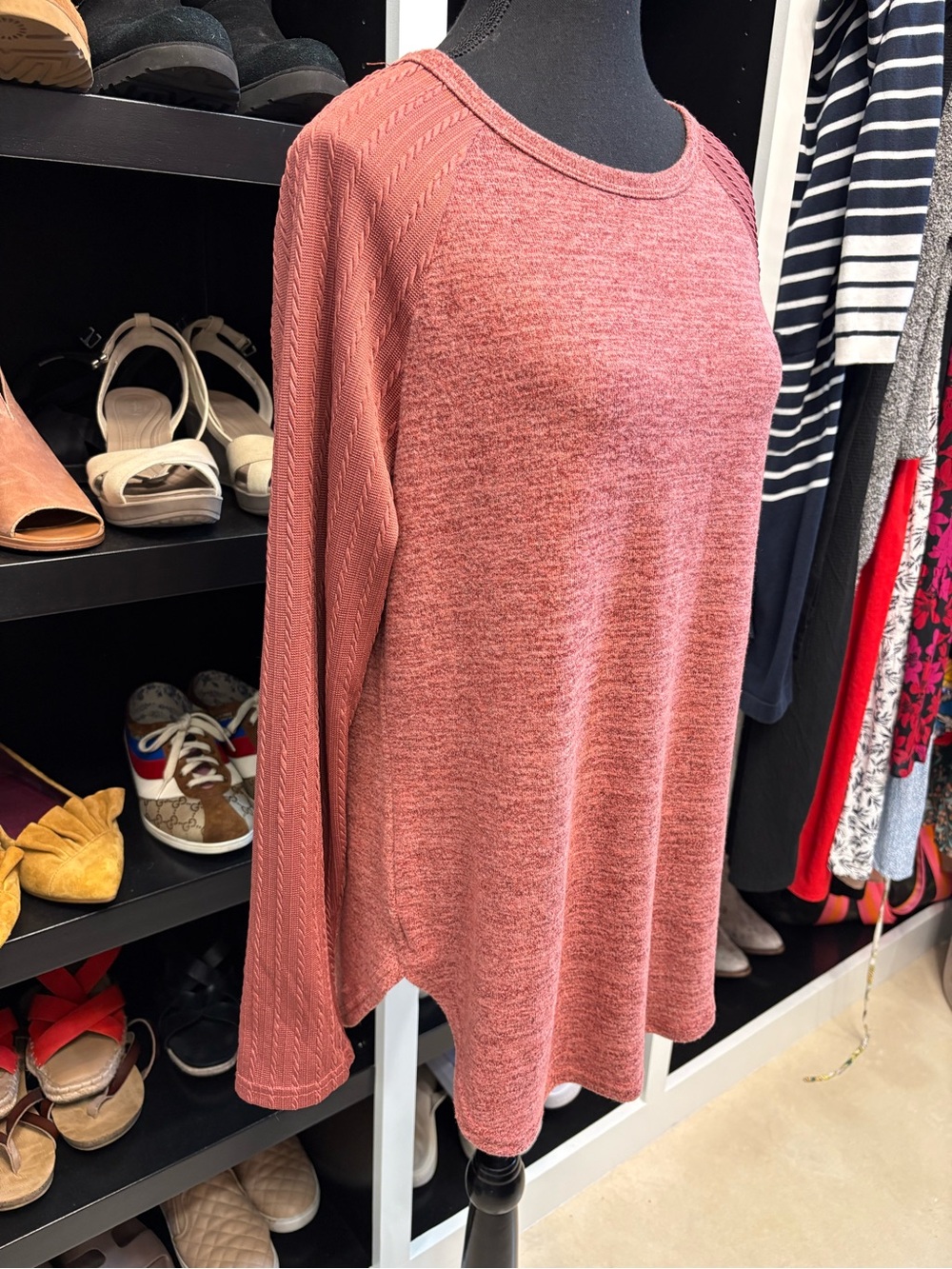 🆕🎉NWT Women's Scoop Neck Rib-Sleeve Sweater - Dusty Rose - Picture 3 of 10
